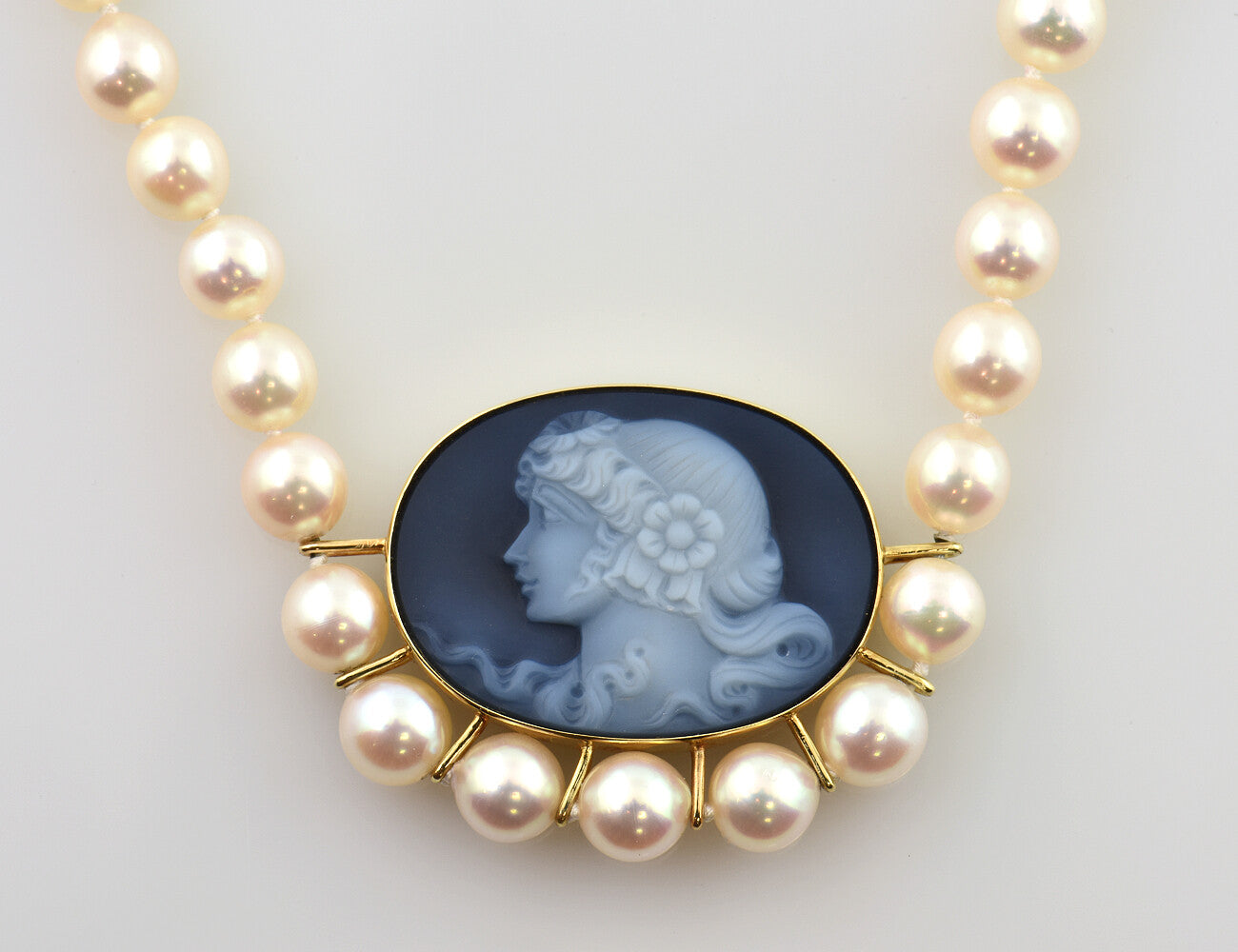 Akoyaperlenkette mit Onyx Gemme, 46 cm lang,  585/000 14 K Gelbgold