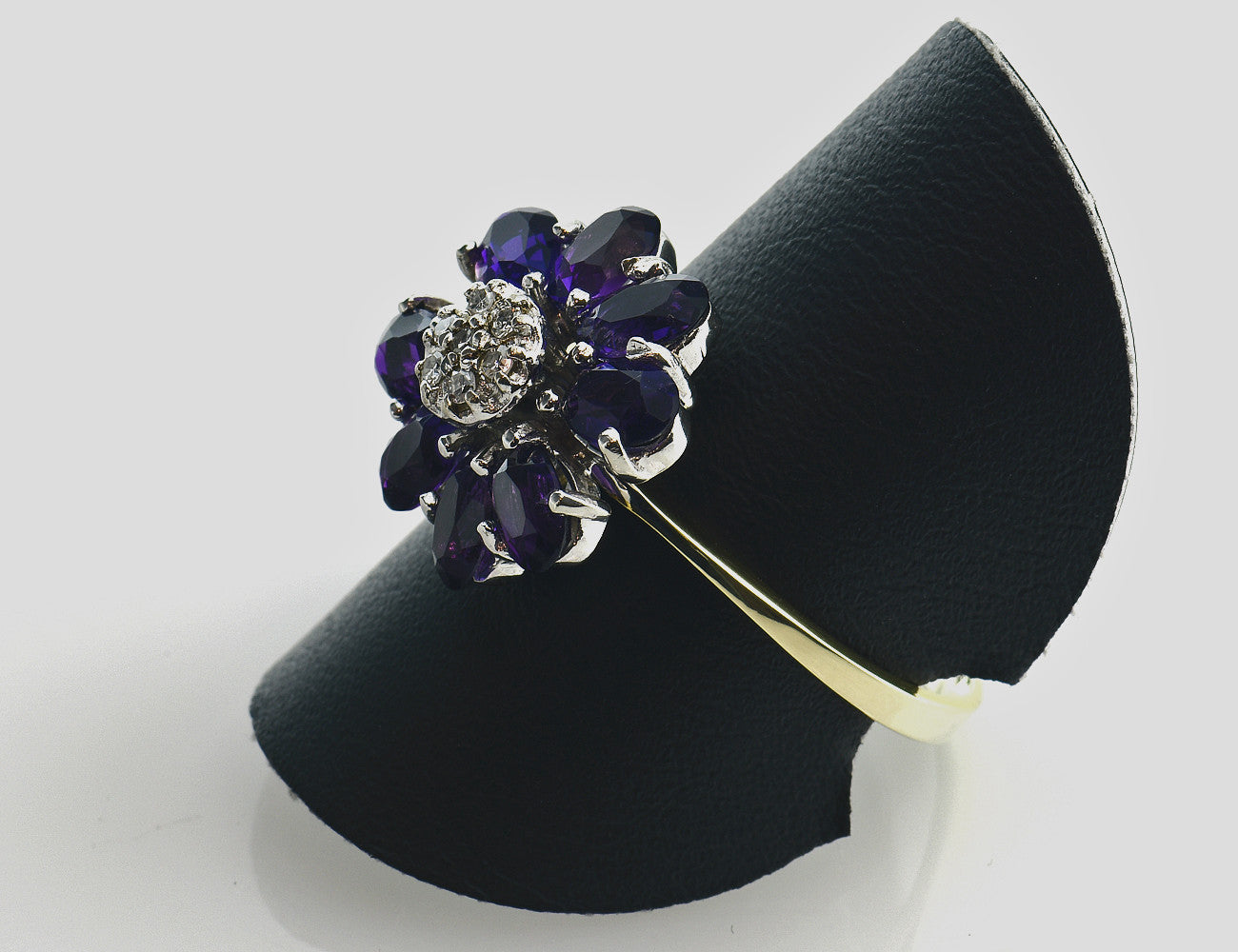 Amethyst Diamant Ring 585 14 K Gelbgold 7 Diamanten zus. 0,07 ct