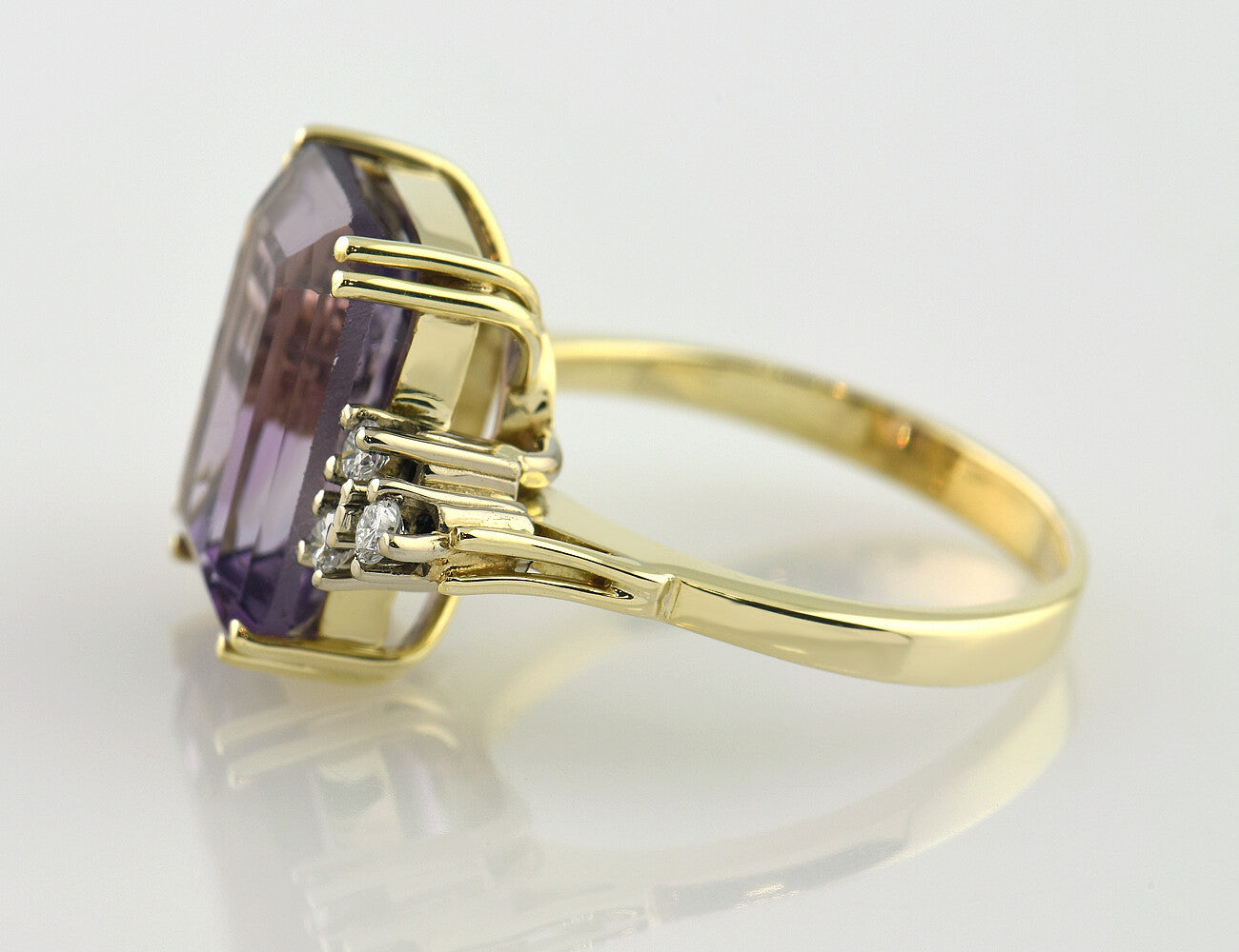 Ring Amethyst 585 14 K Gelbgold 6 Diamanten zus. 0,18 ct
