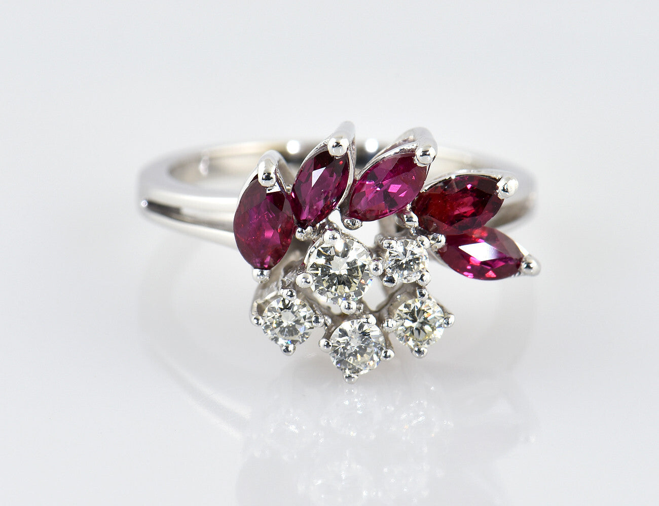 Rubin Diamant Ring 585/000 14 K Weißgold 5 Brillanten zus. 0,33 ct