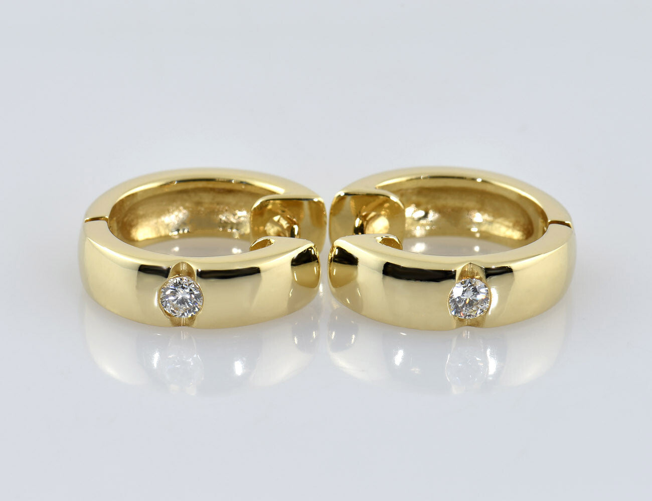 Creolen 585/000 14 K Gelbgold 2 Diamanten zus. 0,17 ct