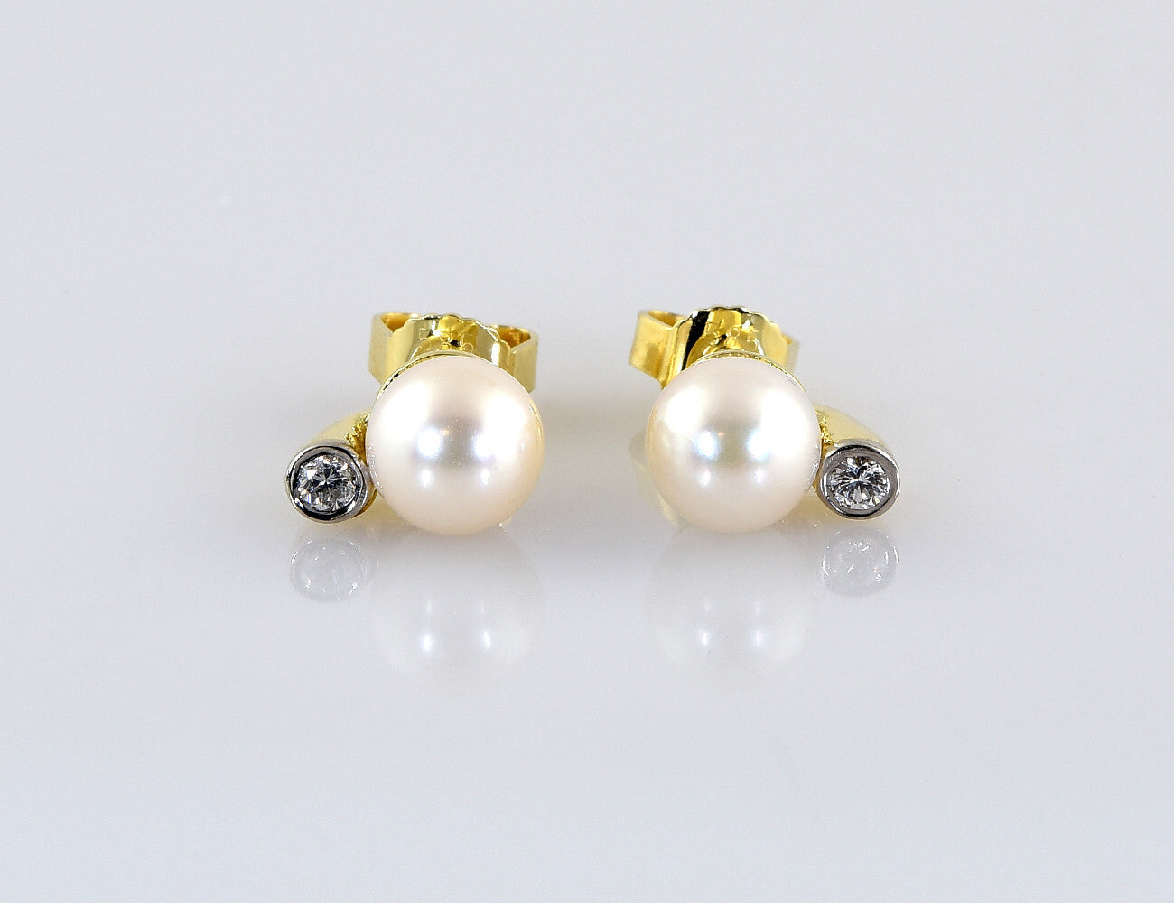 Ohrringe Akoya Perle 585/000 14 K Gelbgold Ohrstecker 2 Brillanten zus. 0,06 ct