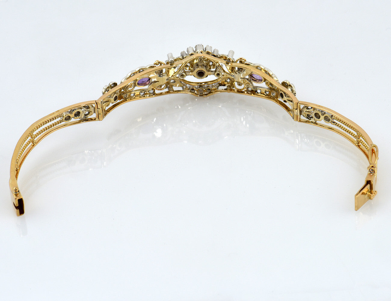 Armreif 750/000 Gelbgold und 925/000 Silber, 59 Diamanten zus. 0,75 ct, Amethyst