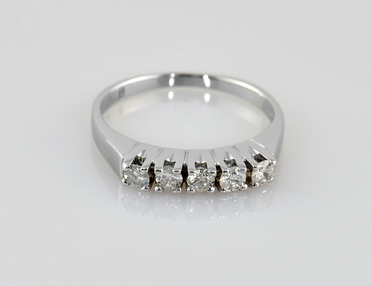 Diamant Ring 585/000 14 K Weißgold 5 Brillanten zus. 0,30 ct