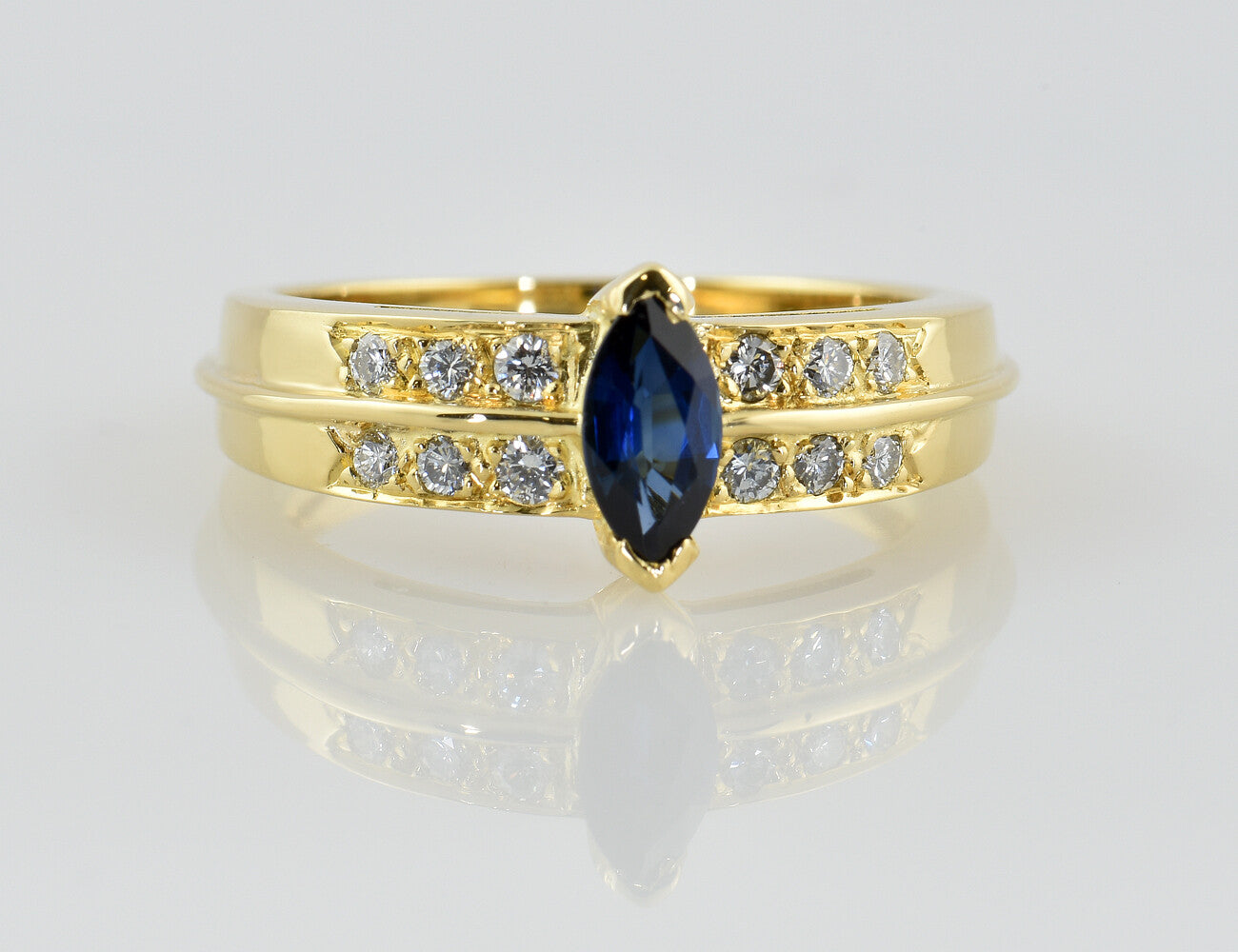 Saphir Diamant Ring 750/000 18 K Gelbgold 12 Brillanten zus. 0,20 ct