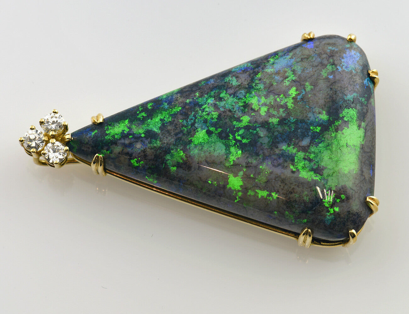 Anhänger Boulder Opal 750/000 18 K Gelbgold, 3 Brillanten zus. 0,52 ct