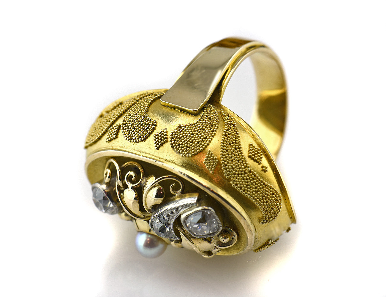 Antiker Ring mit Granulationen in 585/00 14 K Gelbgold, 4 Diamanten zus. 0,70 ct