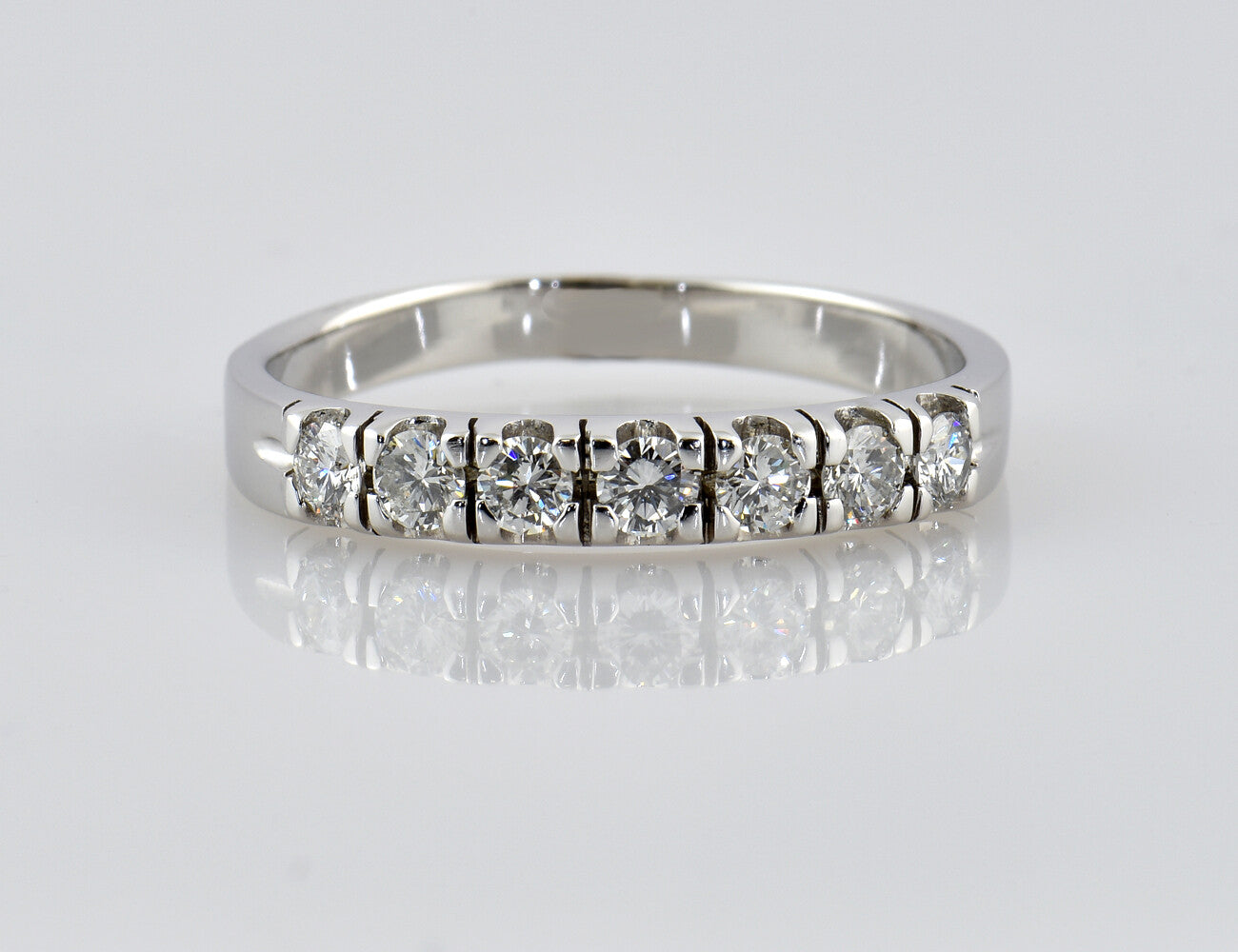 Diamant Ring 585/000 14 K Weißgold 7 Brillanten zus. 0,60 ct