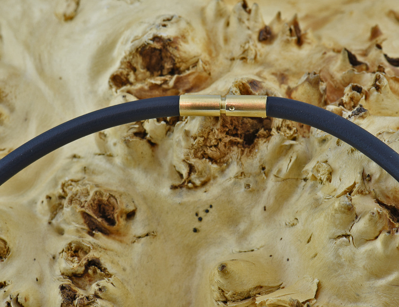 Kautschuck Kette 42 cm mit Zwischenteil 750 18 K Gelbgold 8 Dia. zus. 0,38 ct