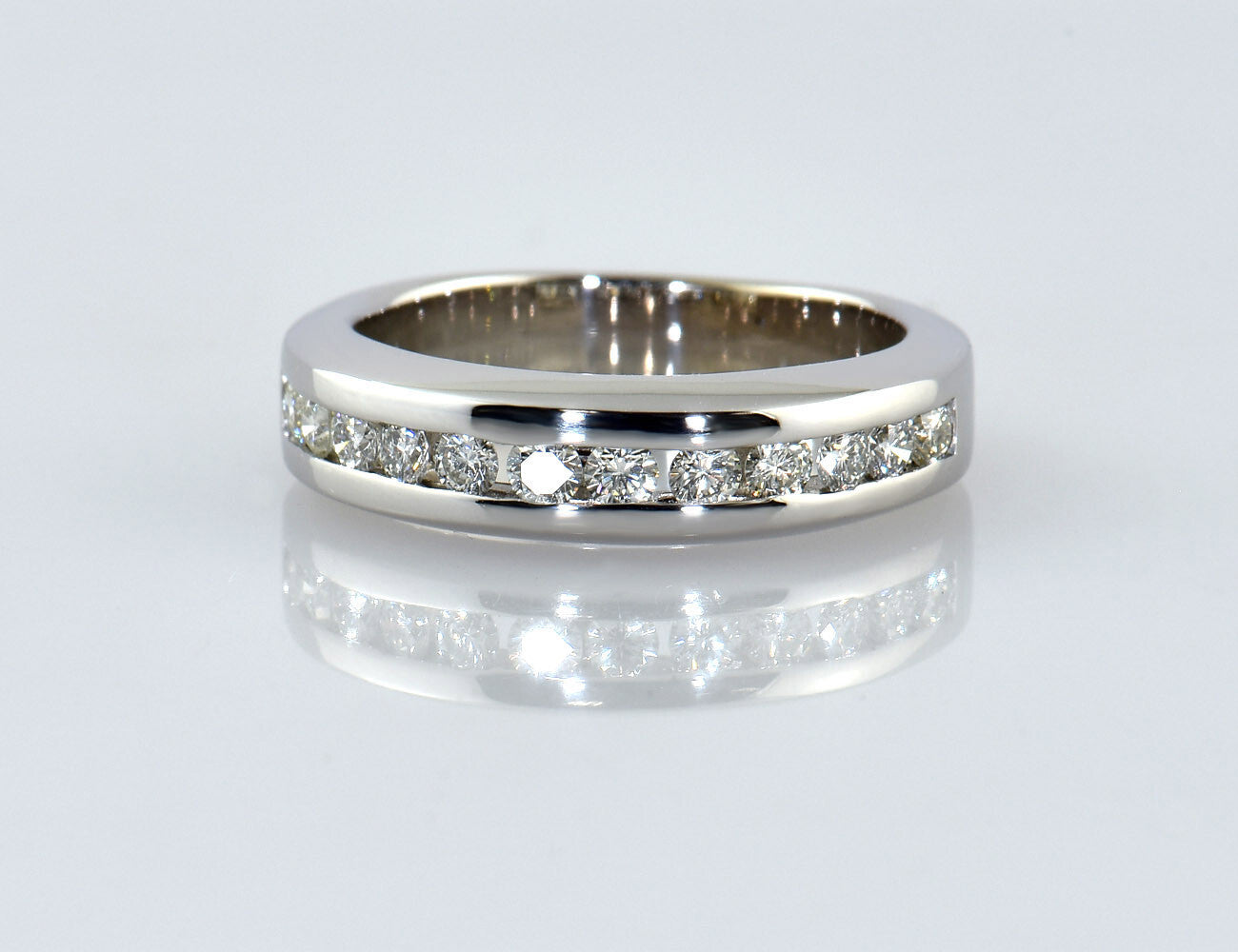 Diamant Ring 585/000 14 K Weißgold 12 Brillanten zus. 0,60 ct