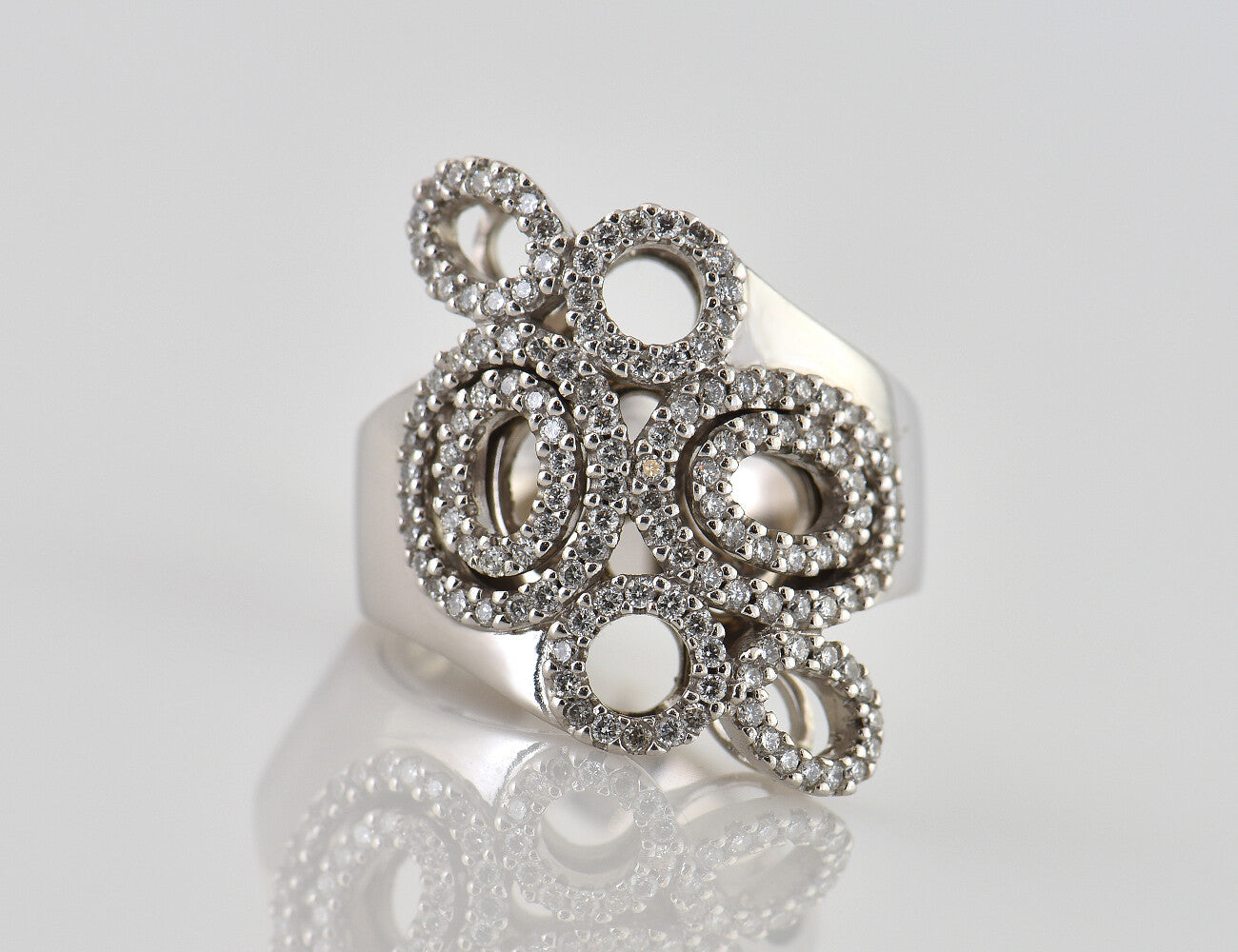 Diamant Ring 585 14 K Weißgold 132 Brillanten zus. 0,70 ct