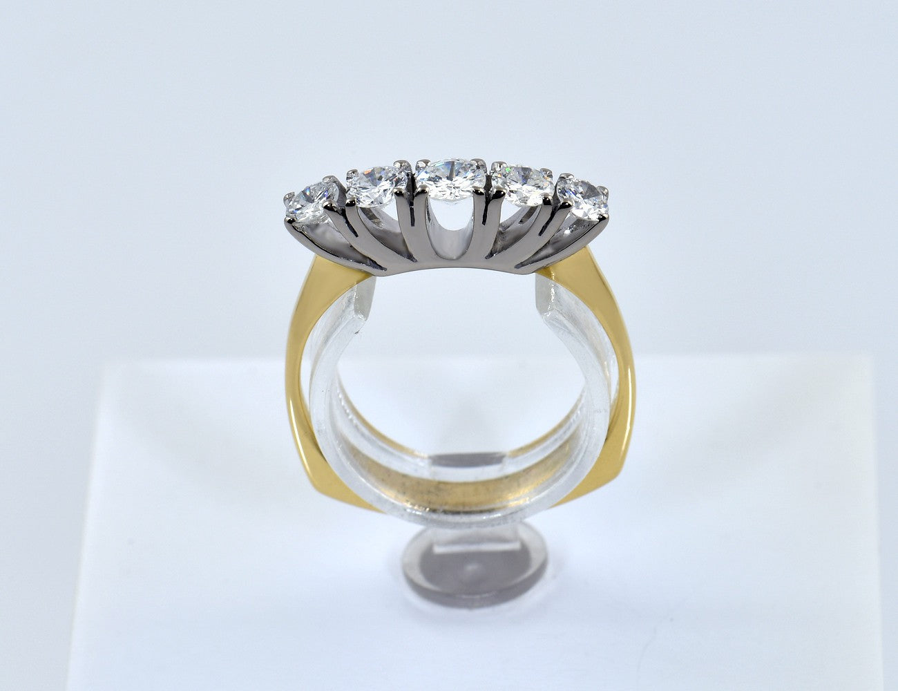 Diamant Ring 750/000 18 K Gelb-/ Weißgold 5 Brillanten zus. 0,62 ct