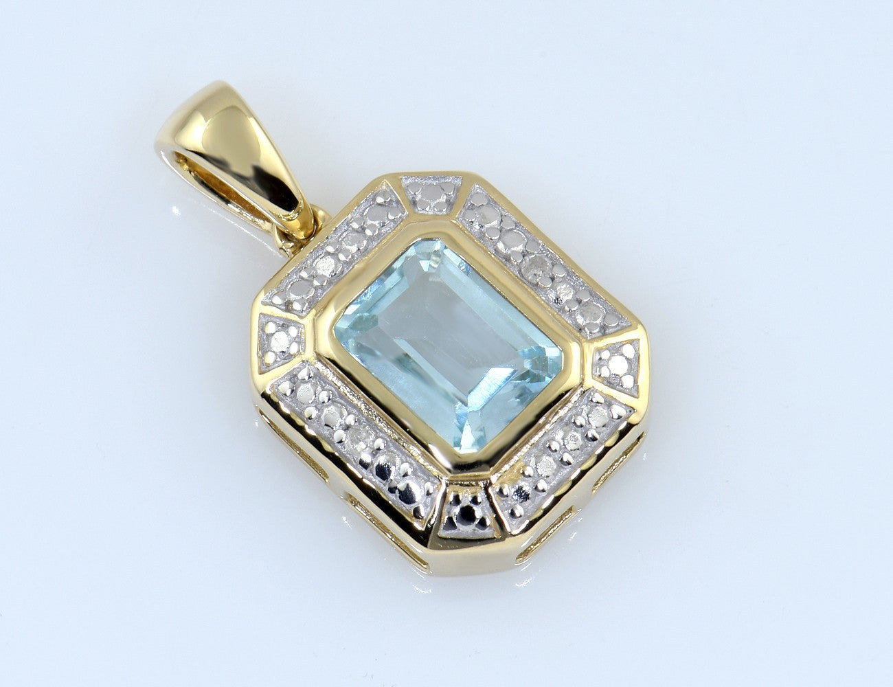 Anhänger Blautopas 333/000 8 K Gelbgold 2 Diamant zus. 0,02 ct