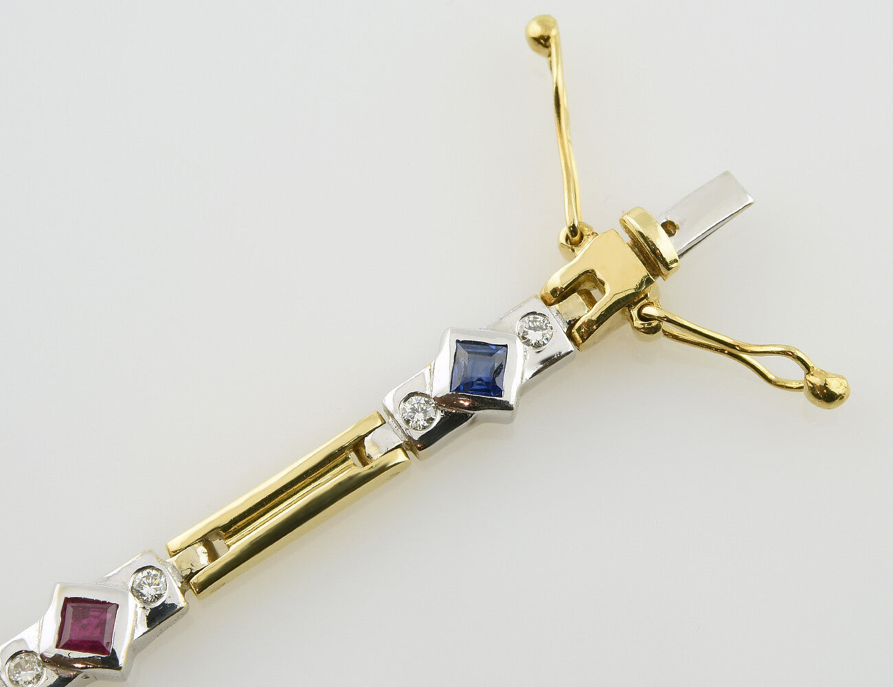 Armband Rubin, Saphir, Smaragd 18,5 cm 750 Gelbgold  18 Brillanten zus. 0,45 ct