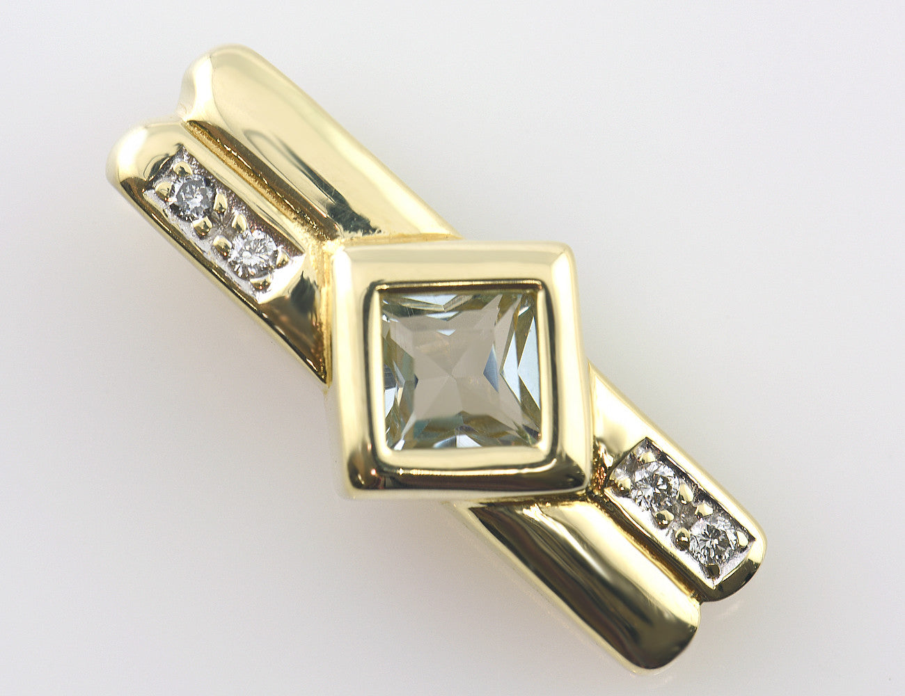 Anhänger Blautopas 585 14 K Gelbgold 4 Diamant zus. 0,04 ct