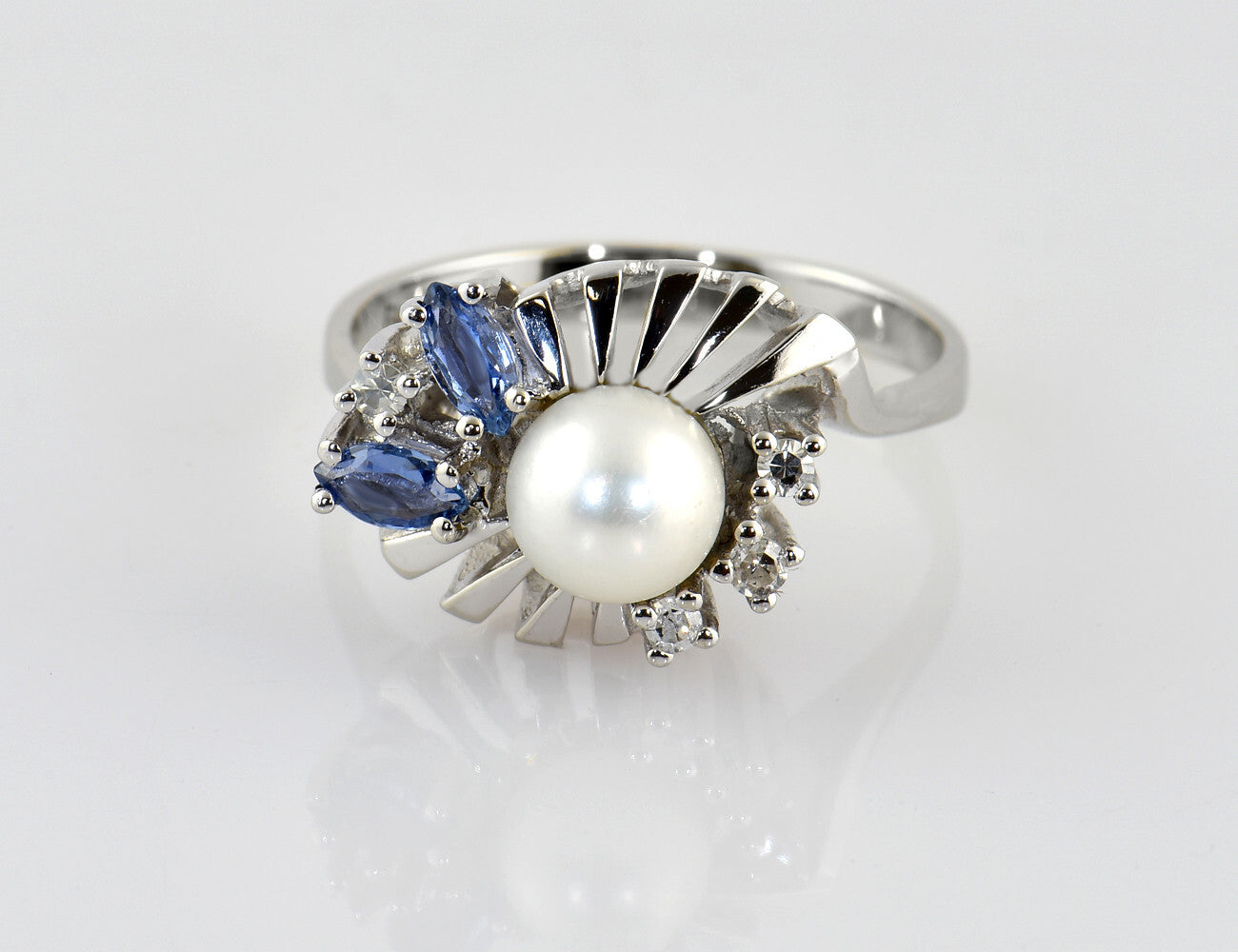 Ring Akoyaperle Saphir 585/000 14 K Weißgold 4 Diamanten zus. 0,03 ct