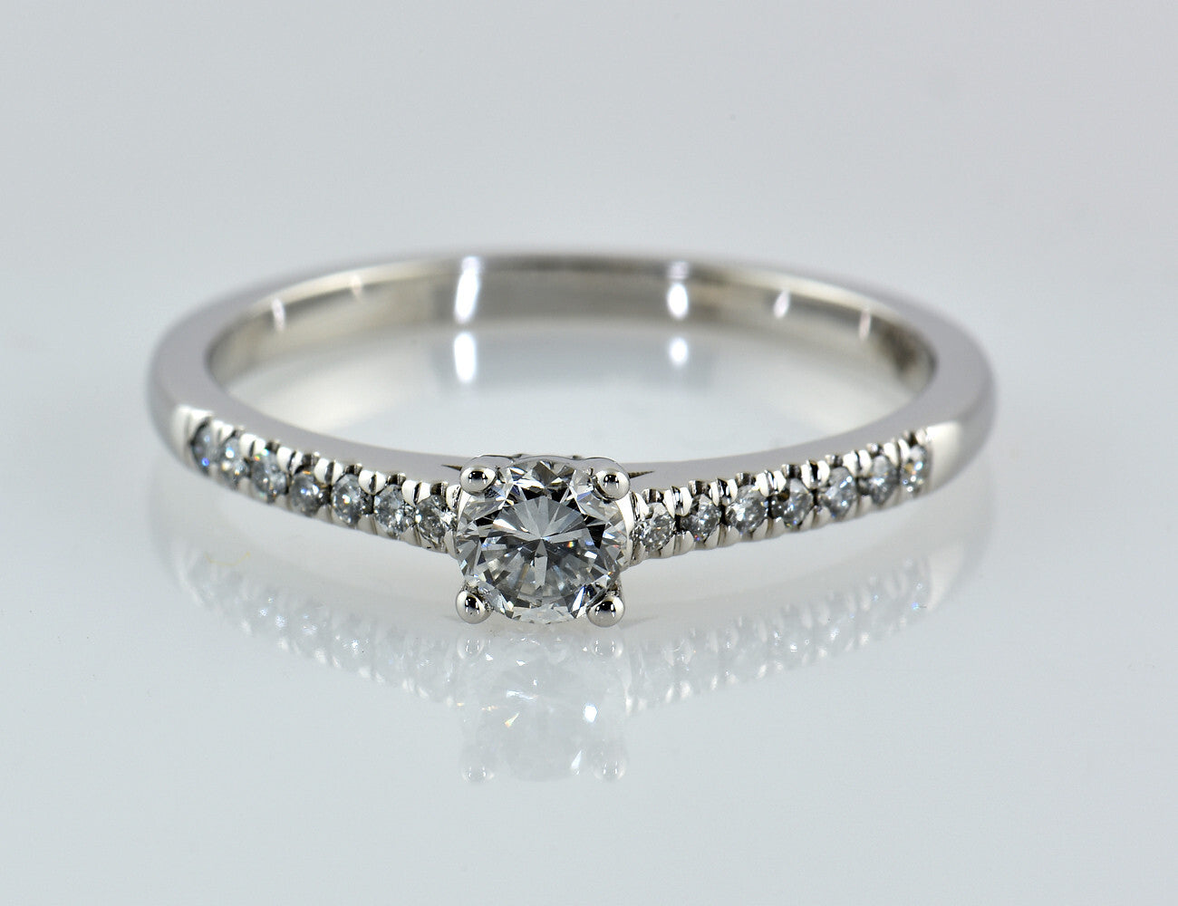 Solitär Diamant Ring 585/000 14 K Weißgold 15 Brillanten zus. 0,35 ct