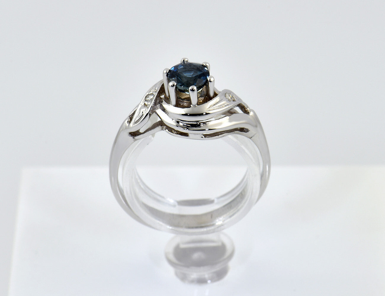 Saphir Diamant Ring 585/000 14 K Weißgold 2 Diamanten zus. 0,03 ct
