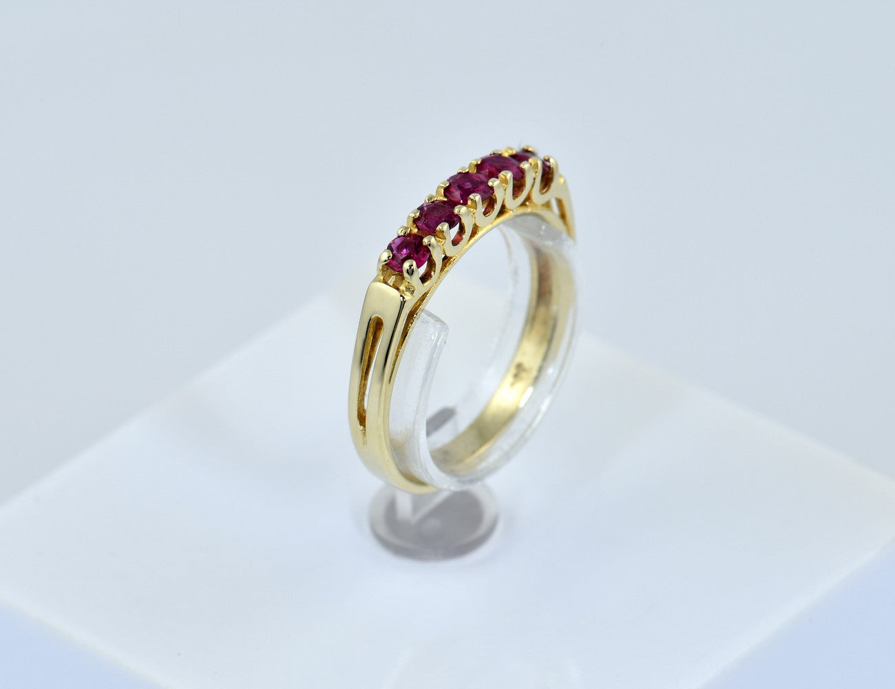 Rubin Ring 333/000 8 K Gelbgold