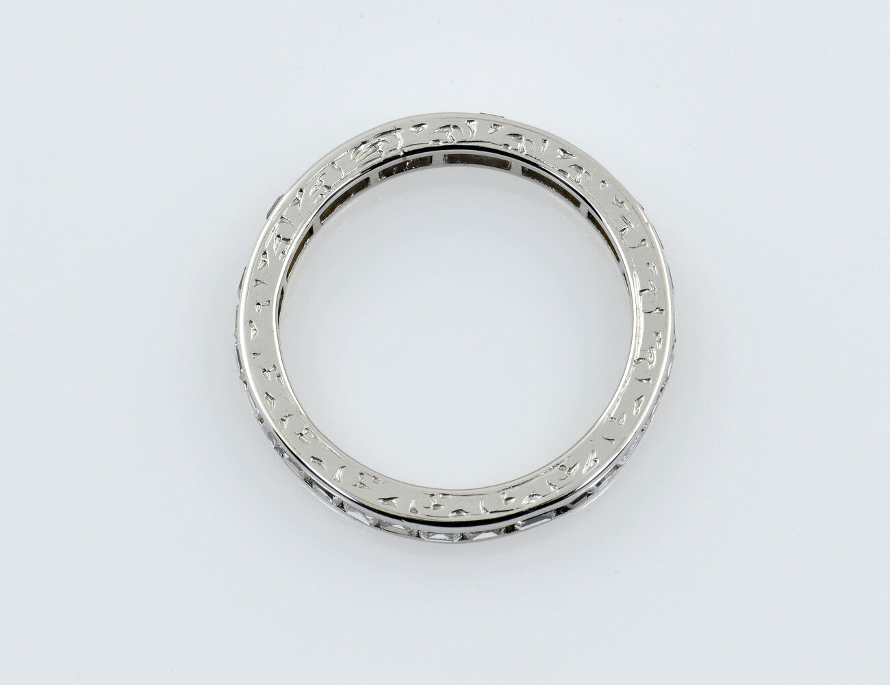 Diamond Ring Memoire 950/000 platinum, 32 diamonds totaling 1.50 ct