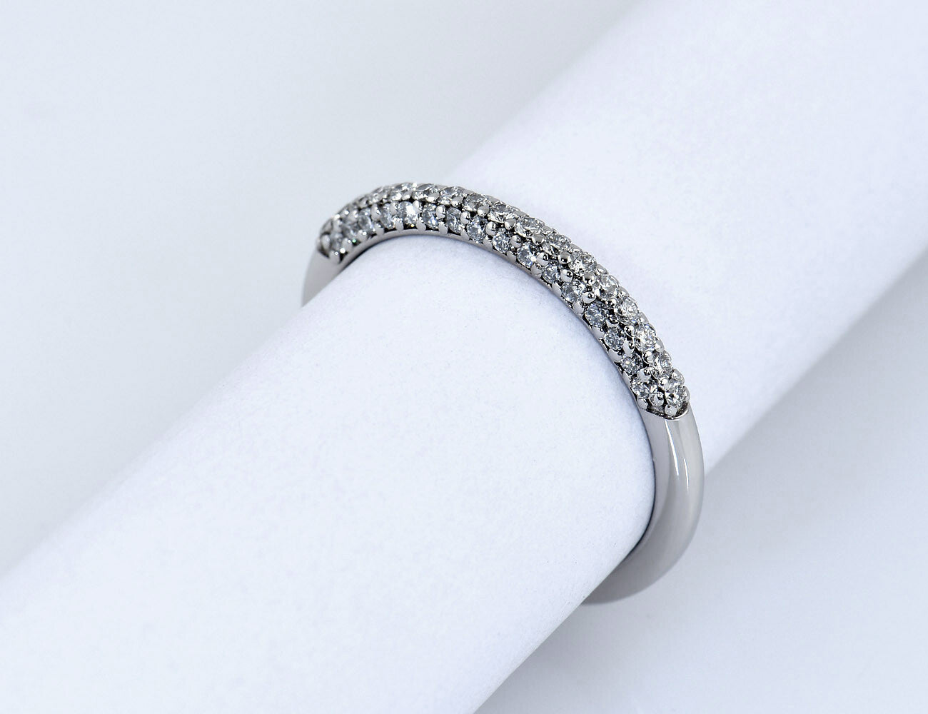 Memoire Ring 585/000 14 K Weißgold 48 Brillanten Lab Crown CVD zus. 0,50 ct