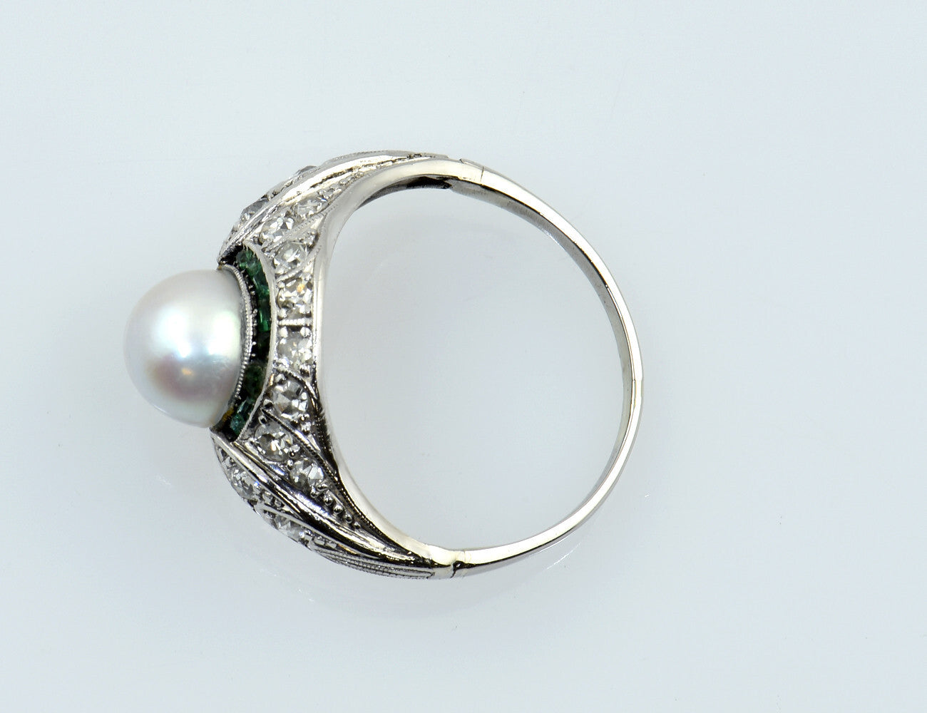 Ring Smaragd Akoyaperle  585/000 14 K Weißgold 20 Diamanten zus. ca. 0,25 ct
