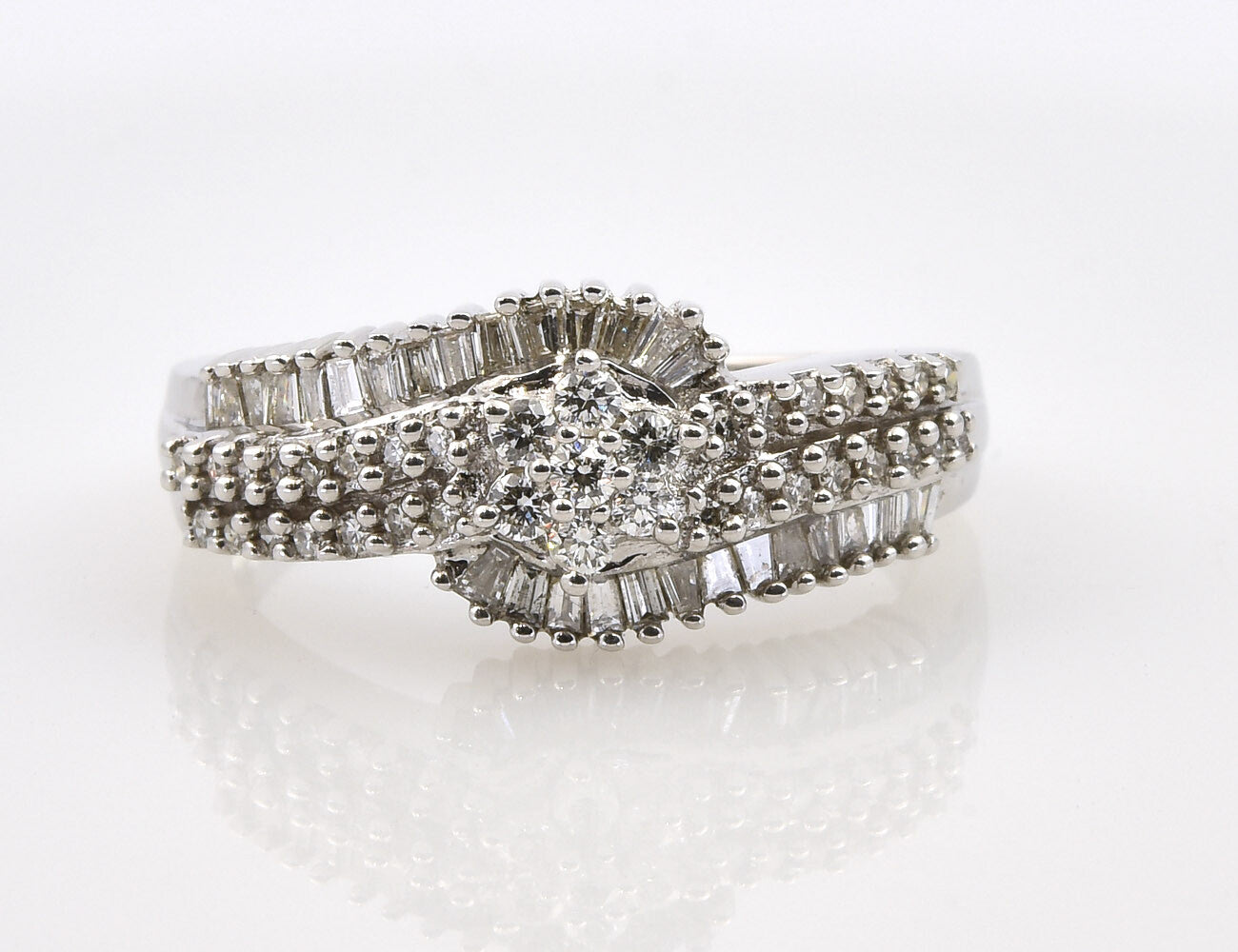 Diamant Ring 750/000 18 K Weißgold 67 Diamanten zus. 0,85 ct