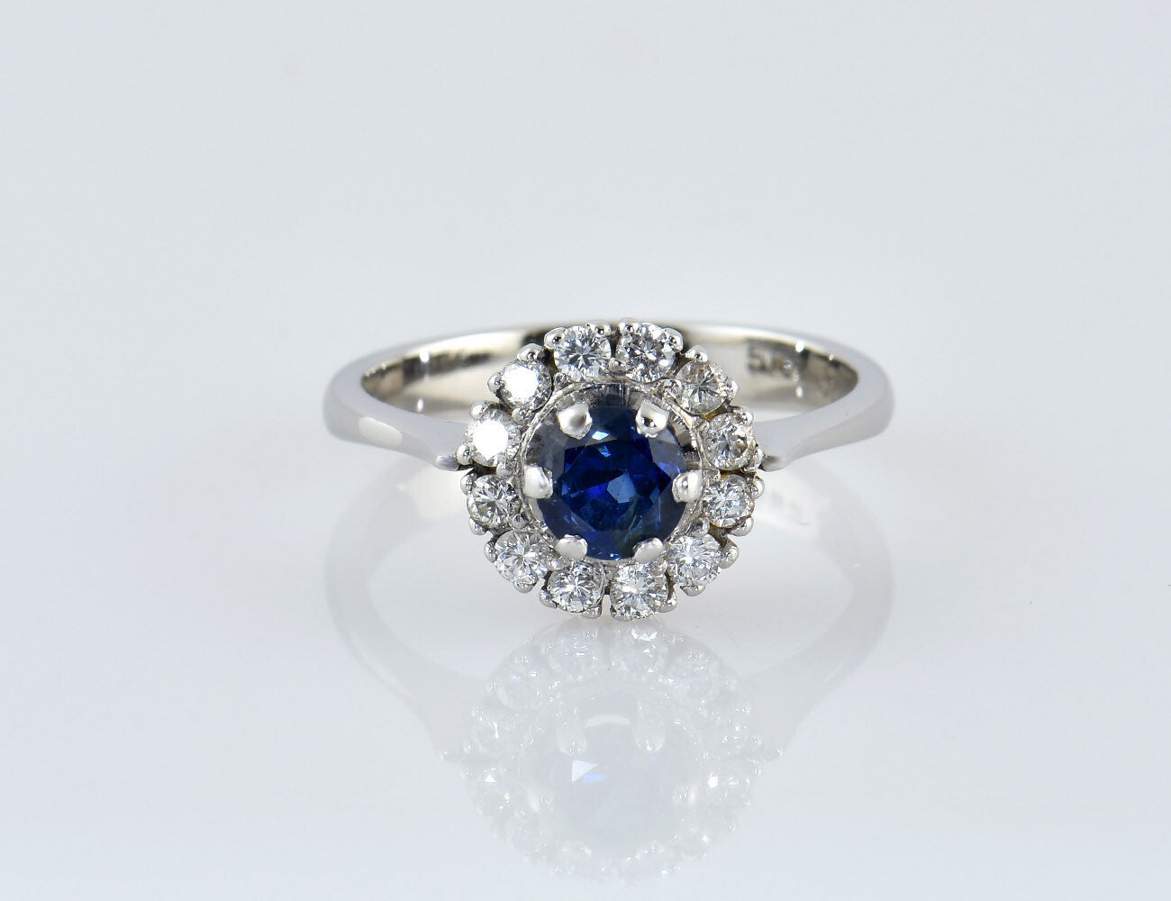 Saphir Diamant Ring 585/000 14 K Weißgold 12 Brillanten zus. 0,35 ct