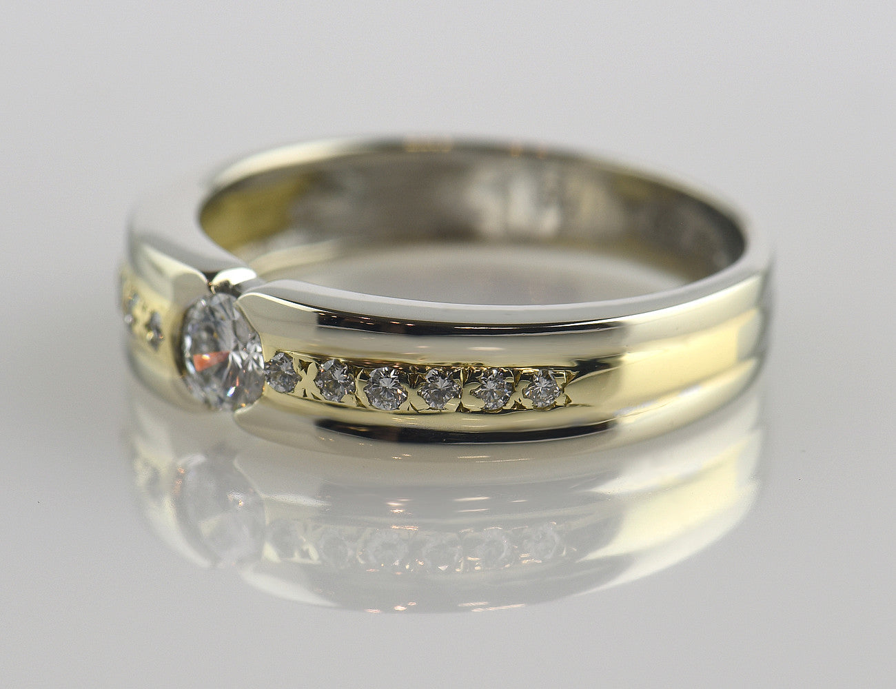 Diamant Ring 585/000 14 K Weiß-/Gelbgold 13 Brillanten zus. 0,28 ct