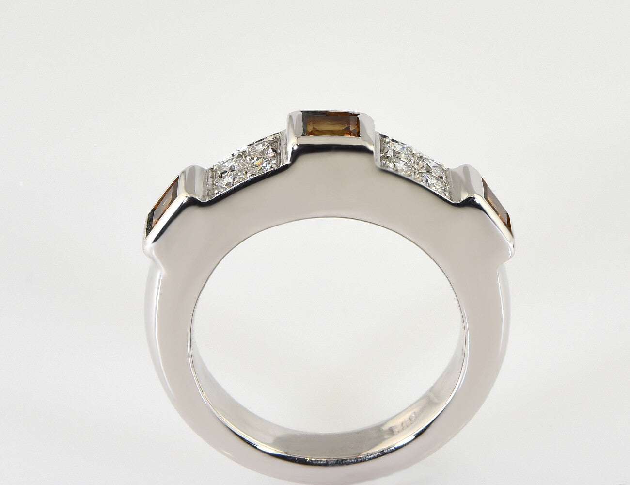 Ring Citrin 585/000 14 K Weißgold 8 Brillanten zus. 0,32 ct