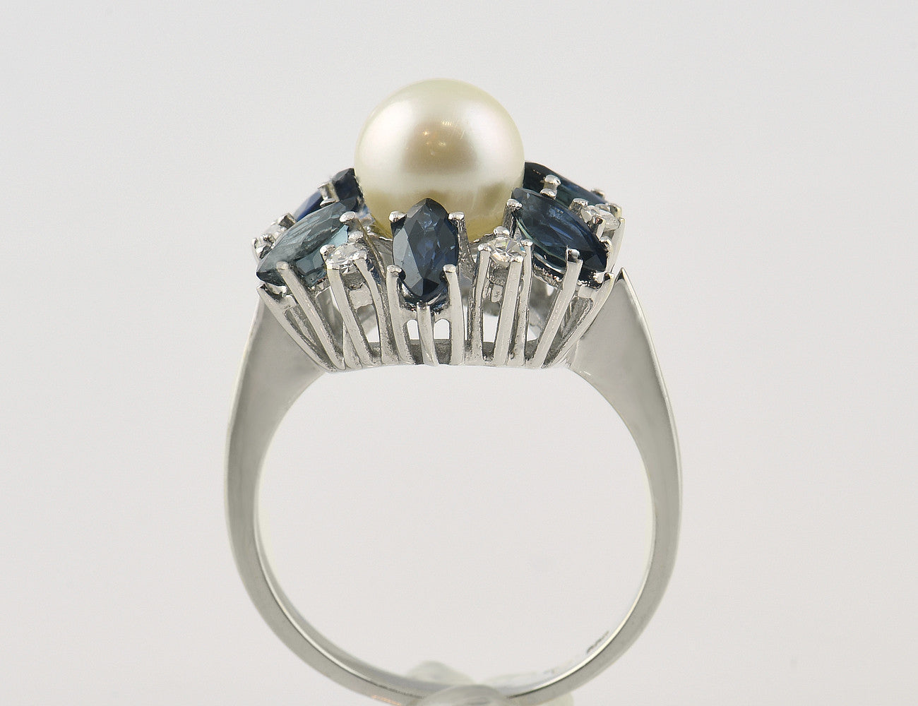 Ring Akoya pearl sapphire 585/000 14 K white gold 6 diamonds total 0.12 ct