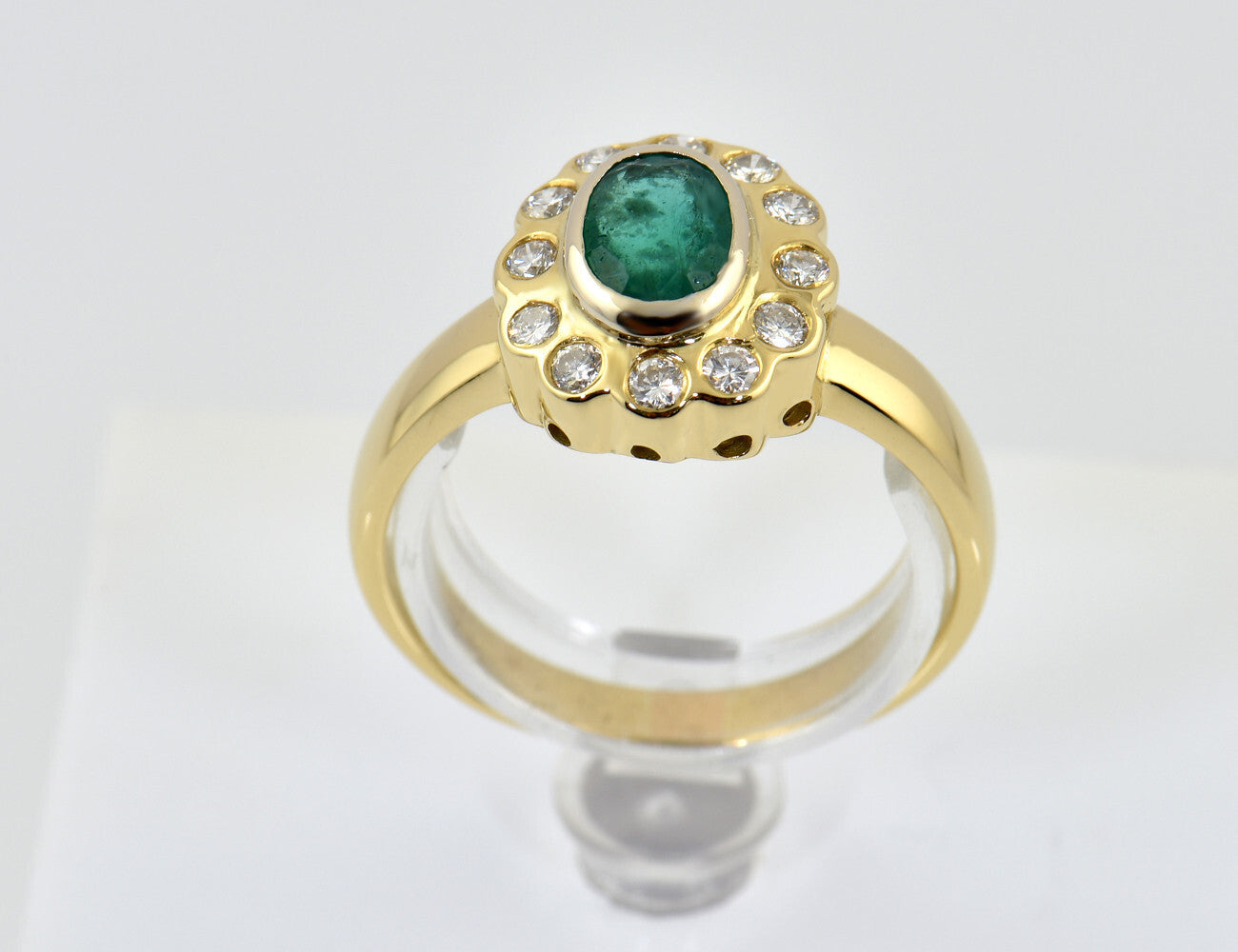 Smaragd Diamant Ring 750/000 18 K Gelbgold 12 Brillanten zus. 0,36 ct