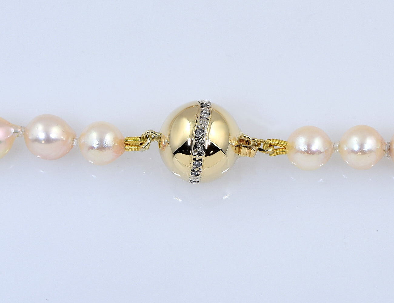 Akoyaperlenkette 585/000 14 K Gelbgoldschließe 16 Diamanten zus. 0,15 ct