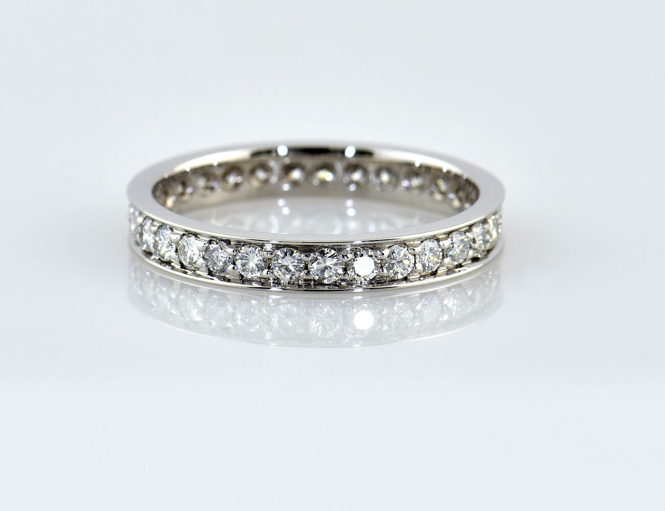 Memoire diamond ring 585/000 14 K white gold 31 diamonds total 1.00 ct