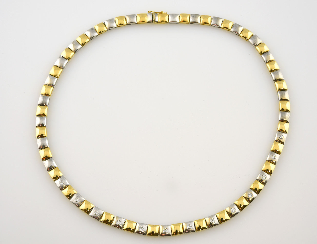 Collier 750/000 18 K Gelb-/Weißgold, 13 Brillanten zus. 0,57 ct, Kette 43,50 cm