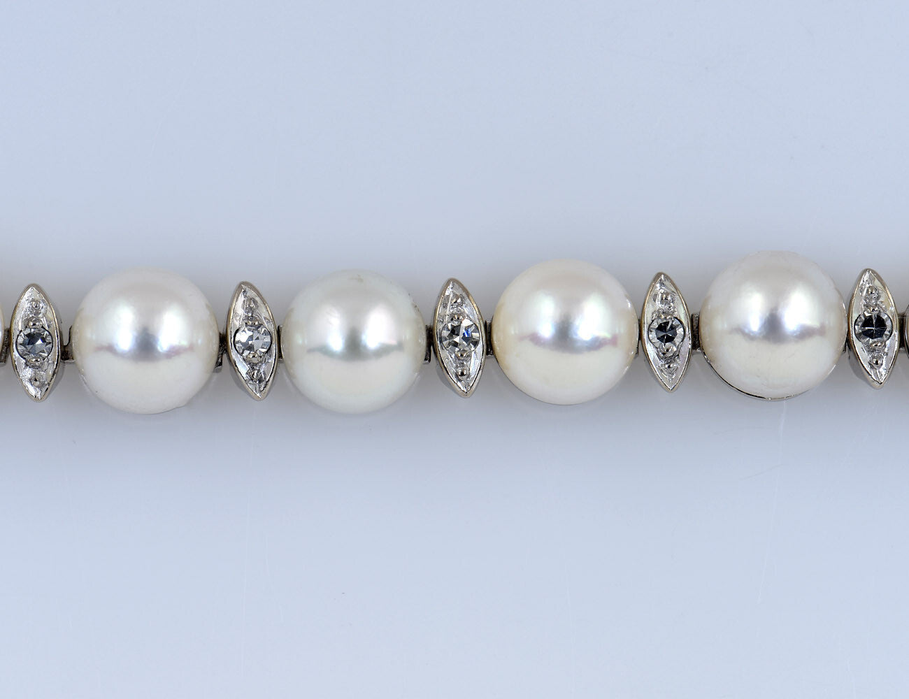 Perlen Armband 750/000 18 K Weißgold 19 Diamanten zus. 0,38 ct