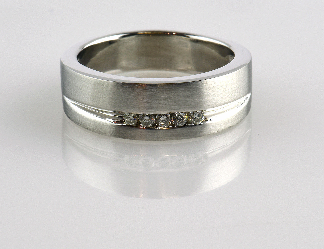 Diamant Ring 750/000 18 K Weißgold 5 Brillanten zus. 0,10 ct