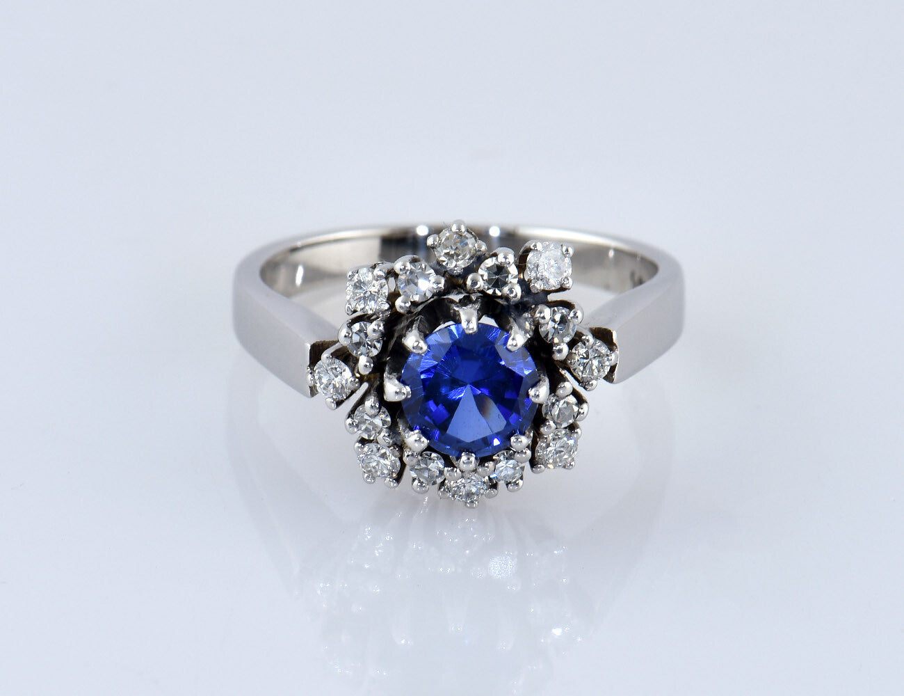 Saphir Diamant Ring 585/000 14 K Weißgold 16 Brillanten zus. 0,40 ct