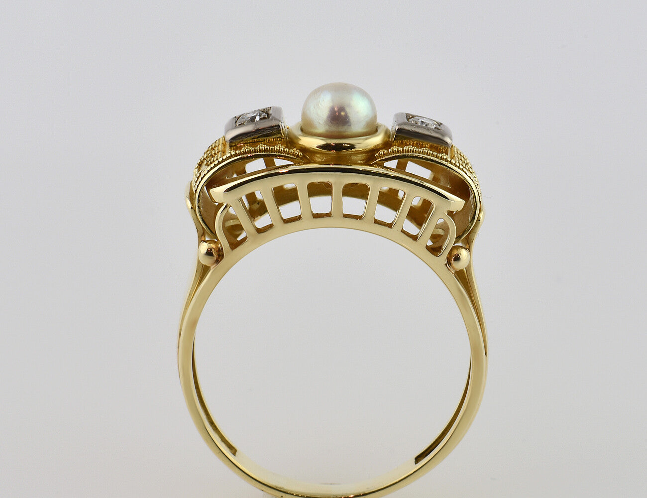 Ring with granulations, pearl 585/000 14 K yellow gold, 2 diamonds total 0.09 ct