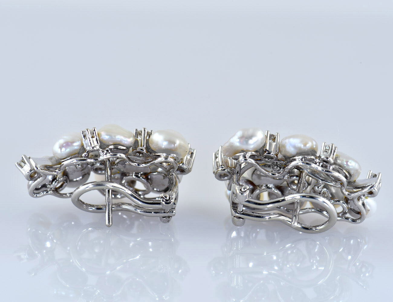 Earrings Biwa pearl 750/000 18 K white gold ear studs 8 diamonds total 0.48 ct