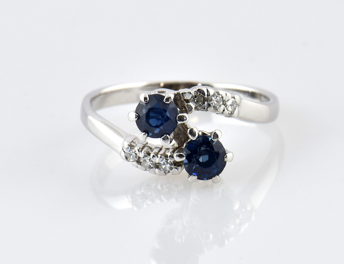 Saphir Diamant Ring 585/000 14 K Weißgold 6 Diamanten zus. 0,06 ct