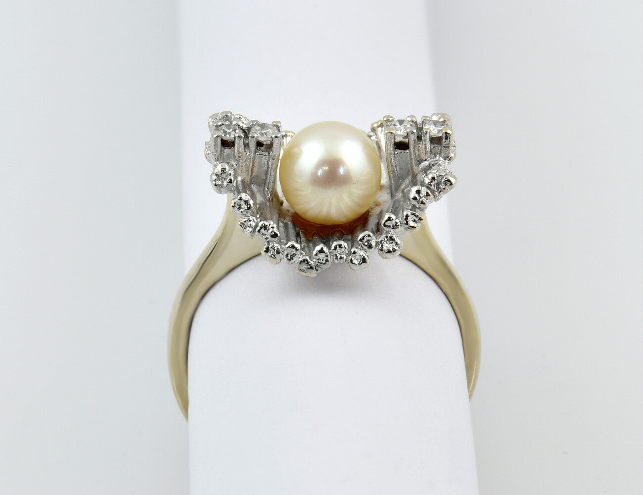Cultured pearl ring 585/000 14 K yellow/white gold, 4 diamonds total 0.08 ct