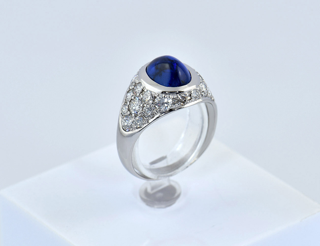 Rene Kern Saphir Diamant Ring 750/000 18 K Weißgold 24 Brillanten zus. 1,70 ct