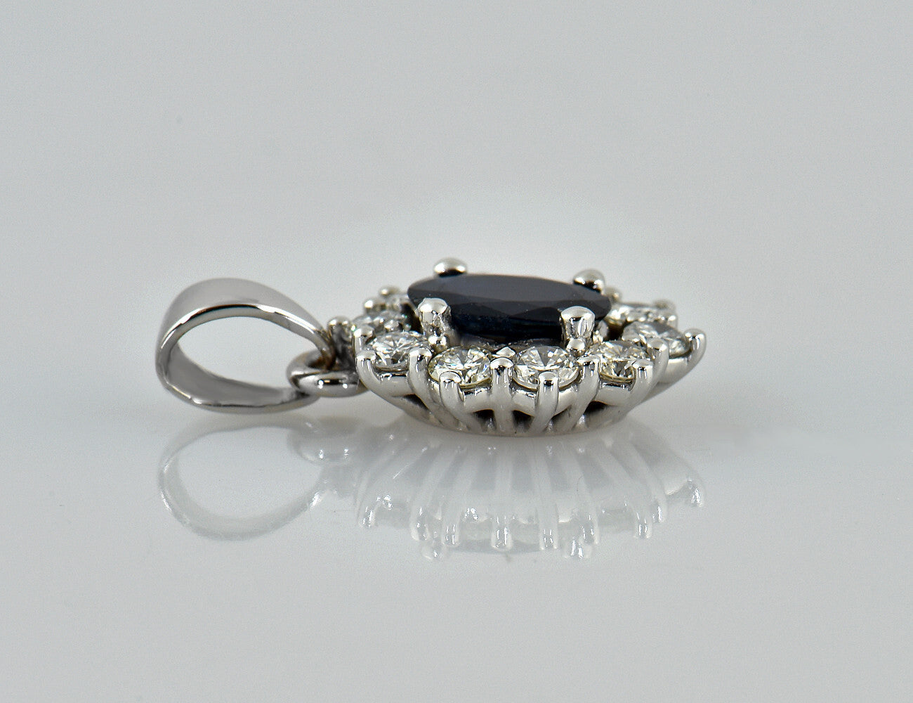 Anhänger Saphir 585/000 14 K Weißgold 10 Brillanten zus. 0,35 ct
