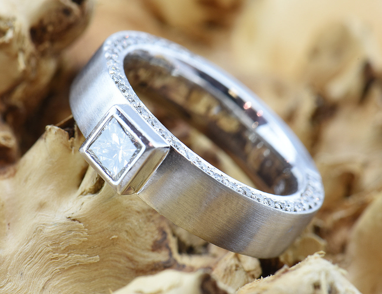 Solitär Diamant Ring 585/000 14 K Weißgold 71 Brillanten zus. 1,10 ct