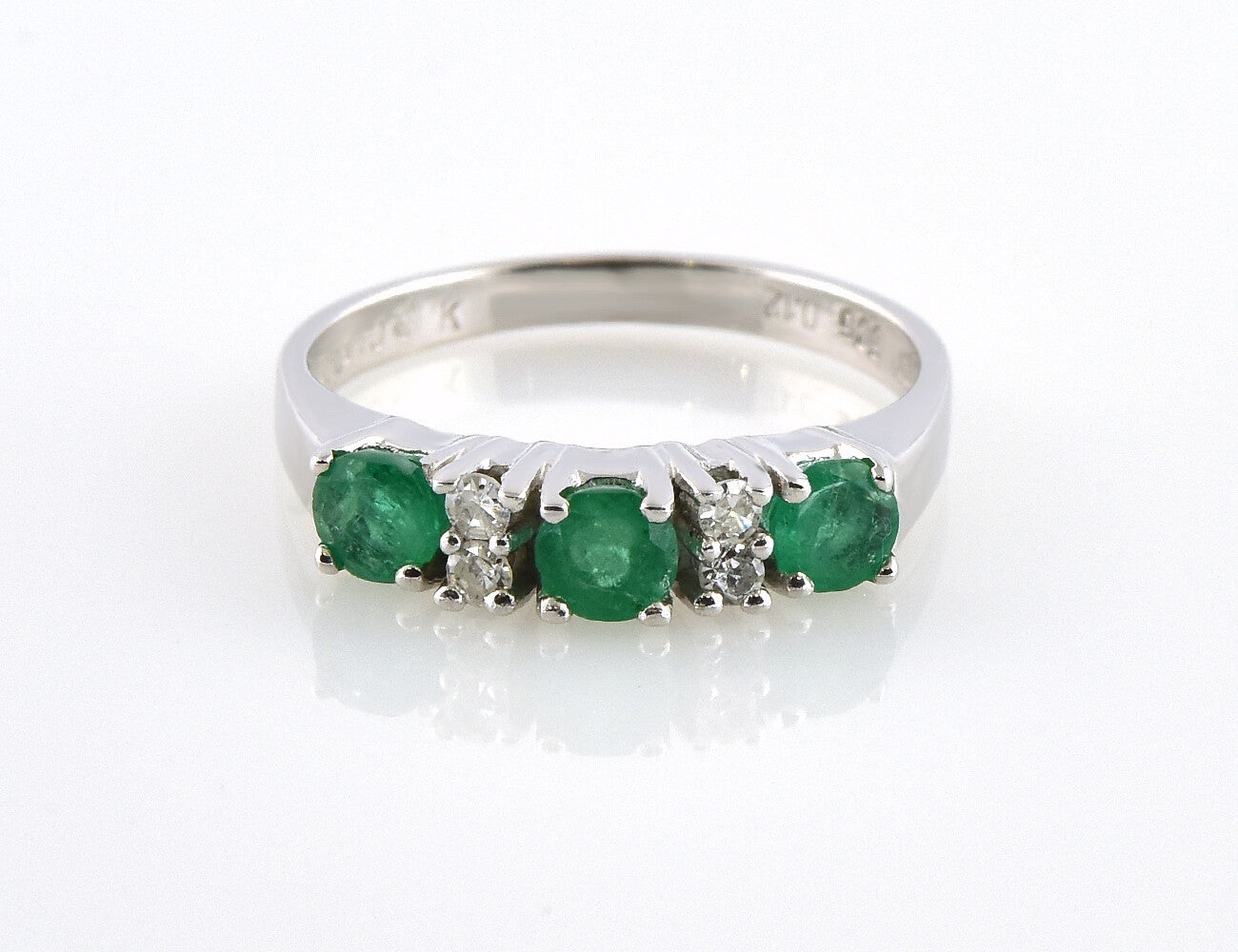 Smaragd Ring 585/000 14 K Weißgold, 4 Diamanten zus. 0,12 ct