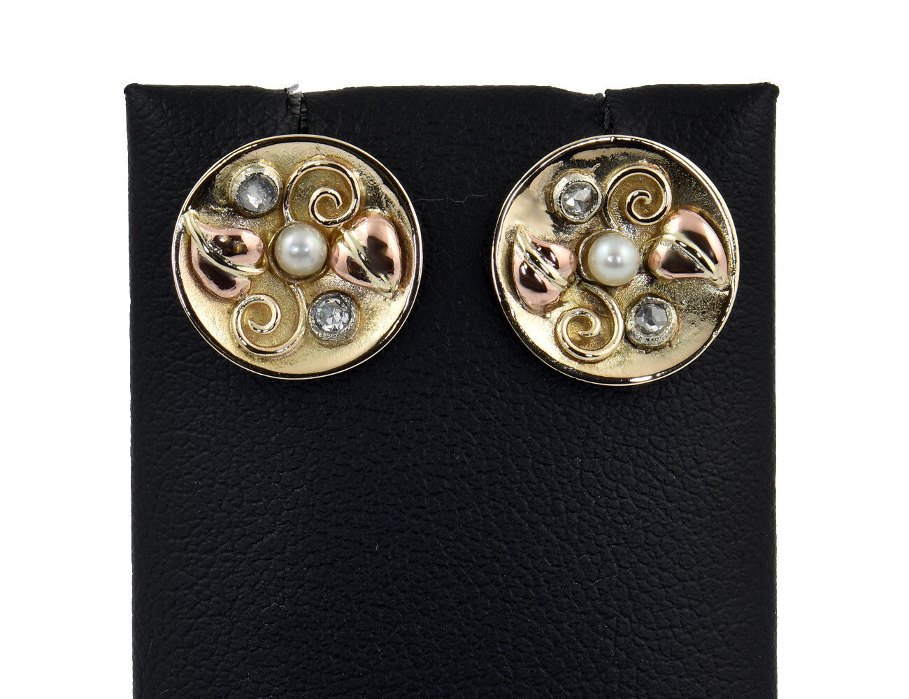 Pearl earrings 333/000 8 K yellow gold pearl stud earrings 4 diamonds total 0.08 ct
