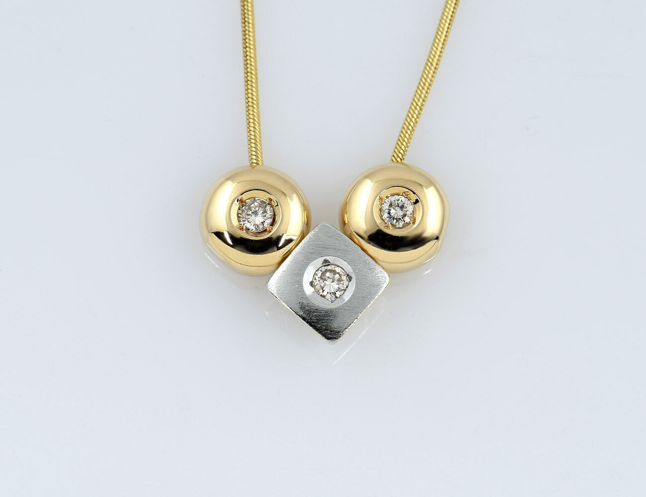 3 Diamant Anhänger mit Kette 585/000 14 K Gelbgold, 3 Brillanten zus.  0,15 ct
