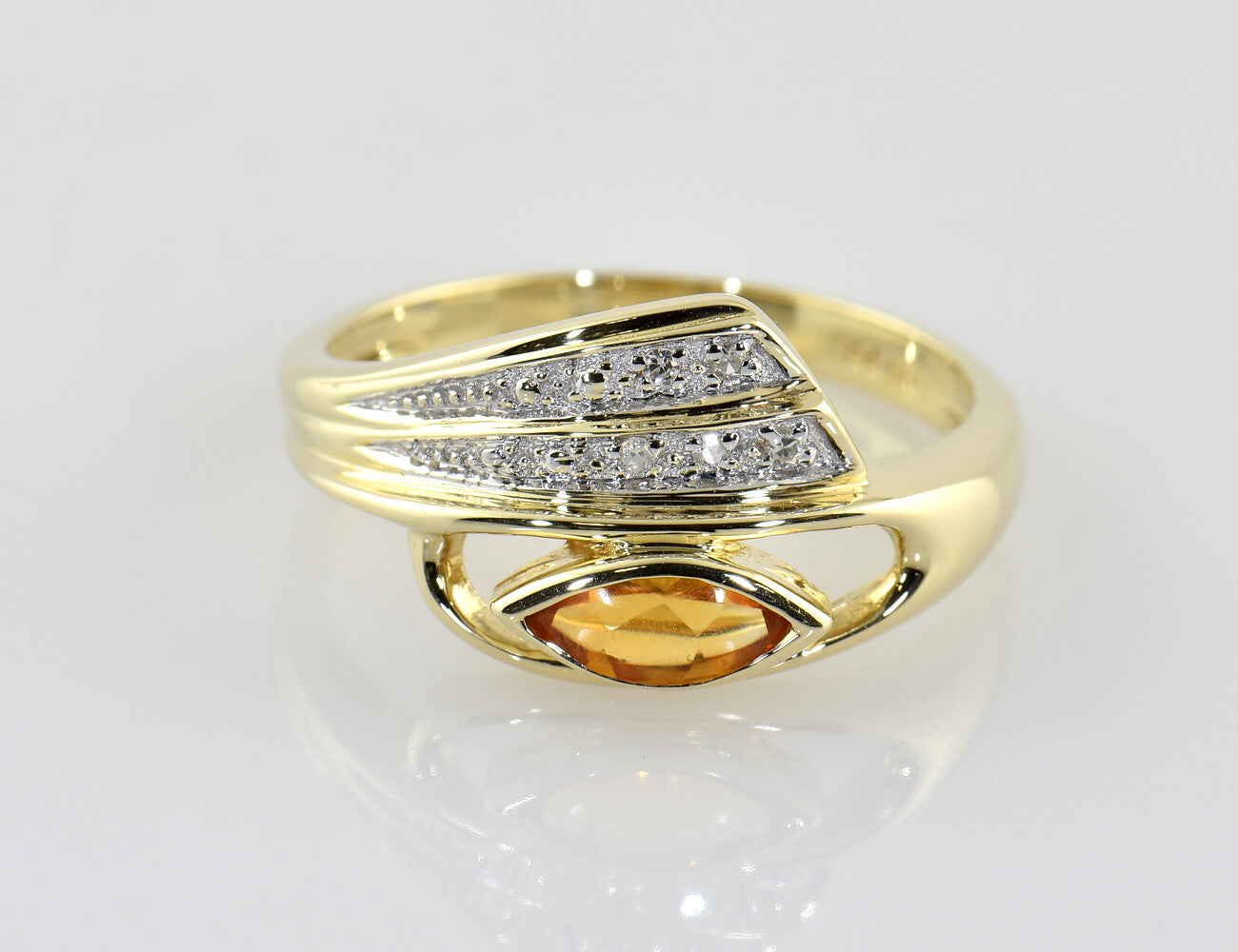 Ring Citrin 585/000 14 K Gelbgold 5 Diamanten zus. 0,05 ct