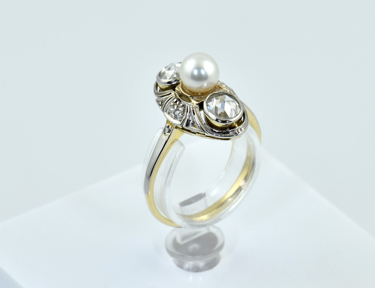 Ring Diamant Akoyaperle  585/000 14 K Weißgold 8 Diamanten zus. ca. 0,35 ct